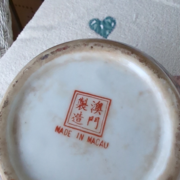 Vintage Gorgeous Black Floral/Bird (Pottery)Embossed-Look Vase - Picture 7 of 12